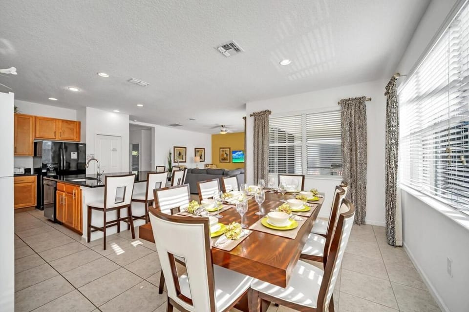 DREAM VILLA 6bd, all en-suite, pool, spa, grill, theatre Villa in Kissimmee