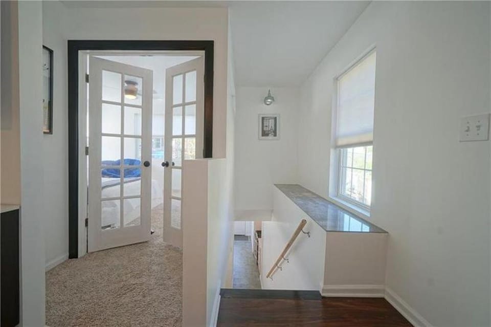 City Cottage with Yard Sleeps 8 House in Pittsburgh
