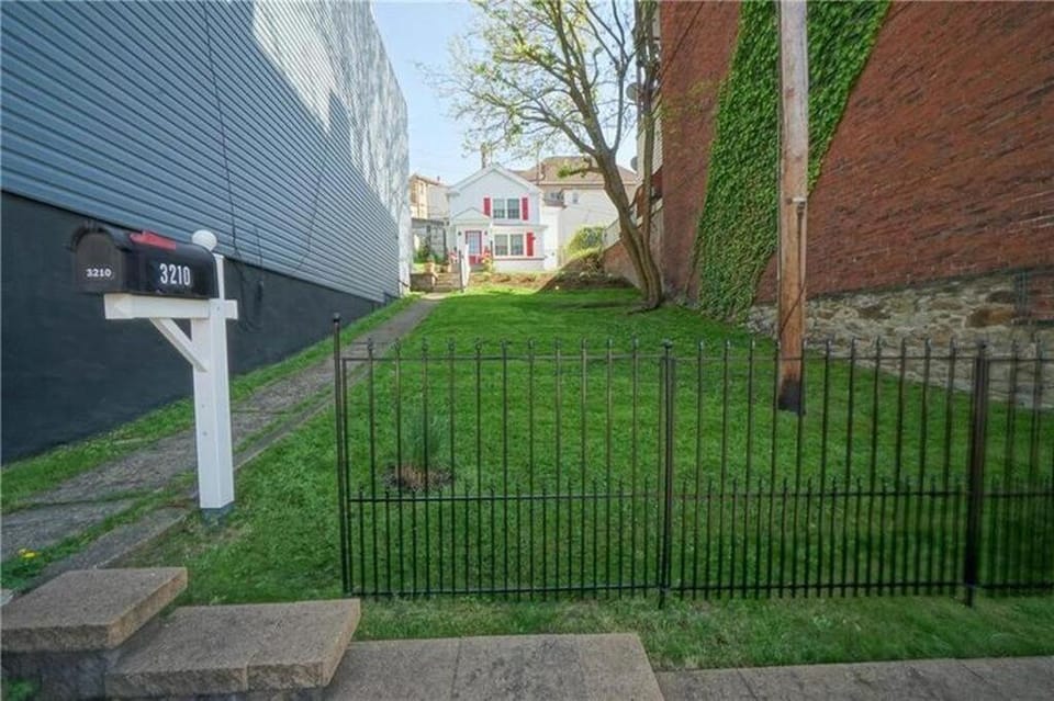 Property building, Garden