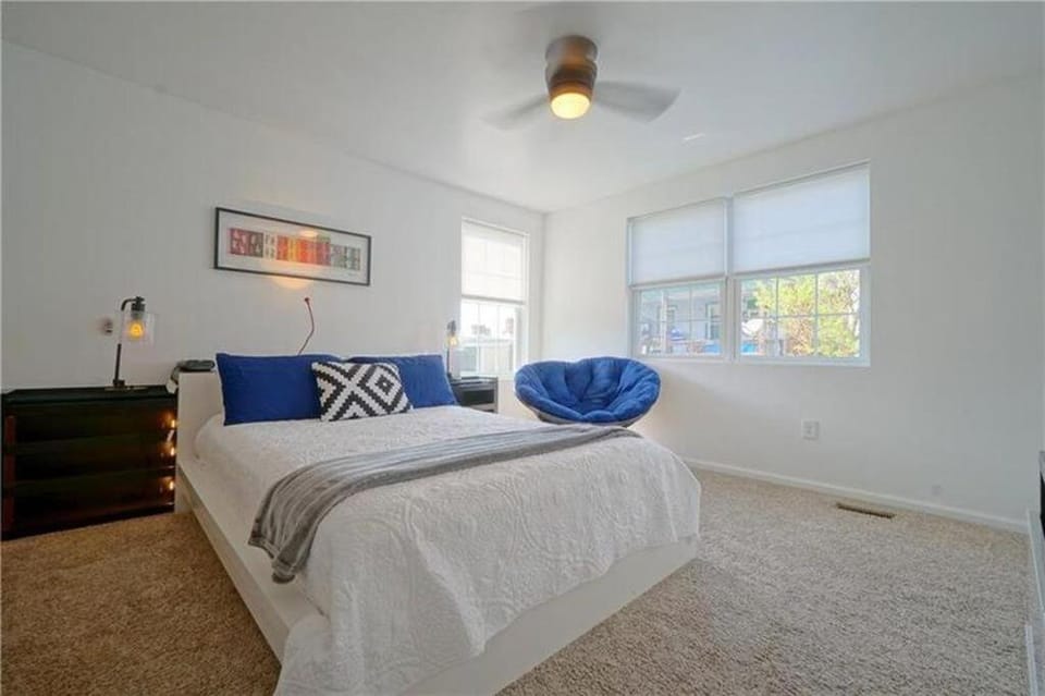 City Cottage with Yard Sleeps 8 House in Pittsburgh