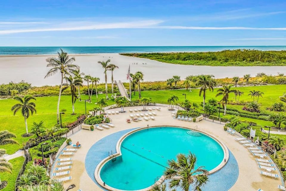 Waves & Palms Oasis House in Marco Island