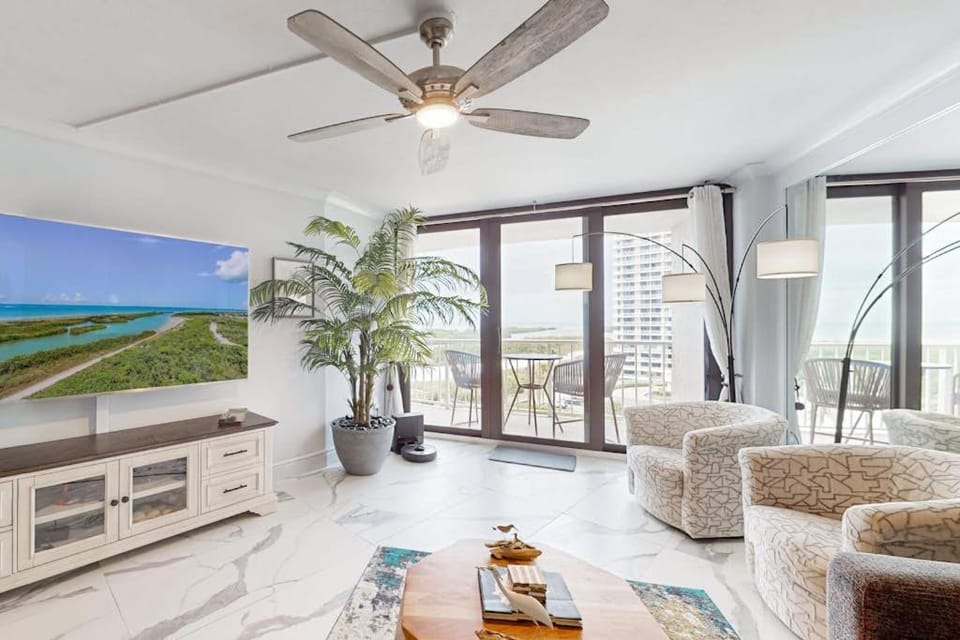 Waves & Palms Oasis House in Marco Island