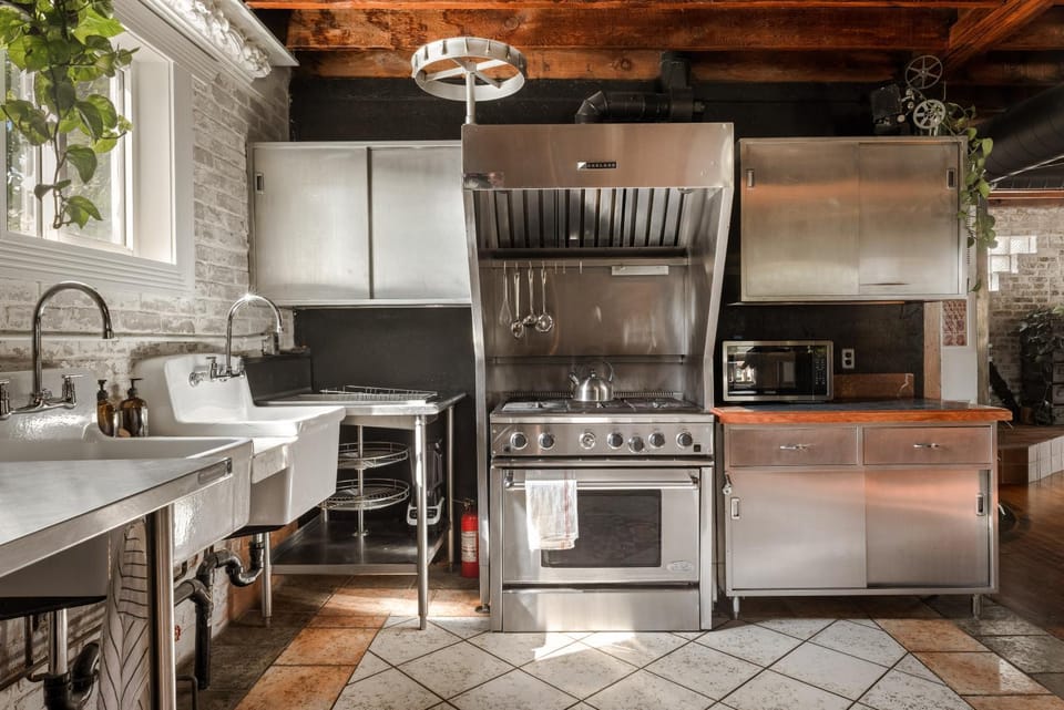 Kitchen or kitchenette, oven, stove