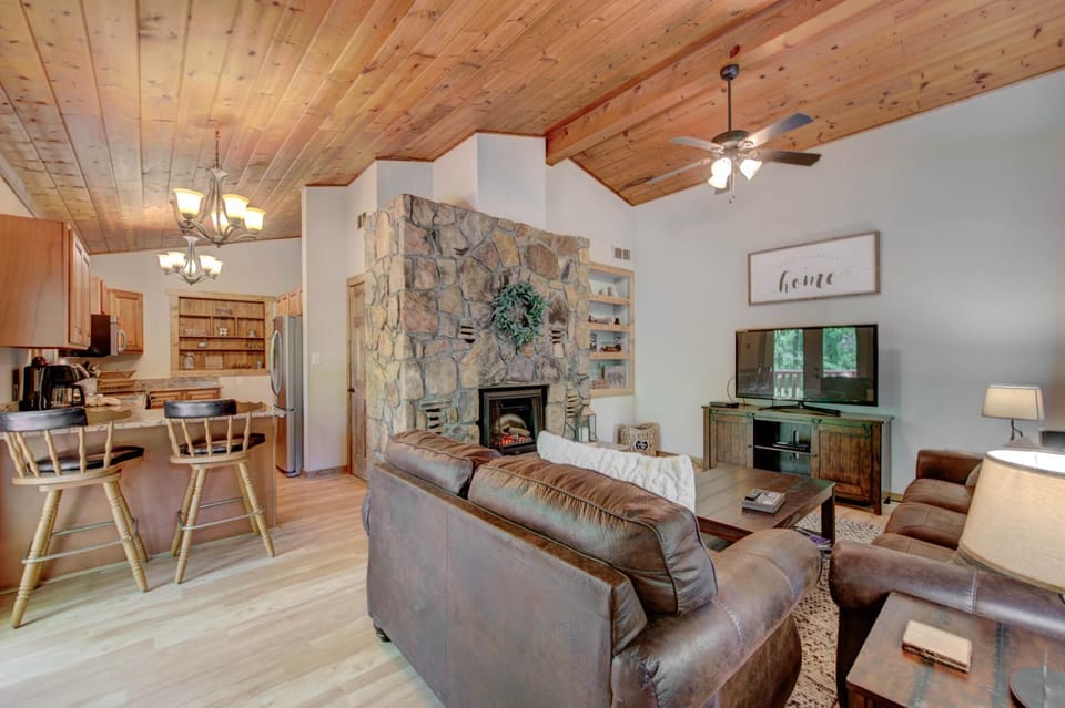 Smoky's Lodge Chalet in Pigeon Forge