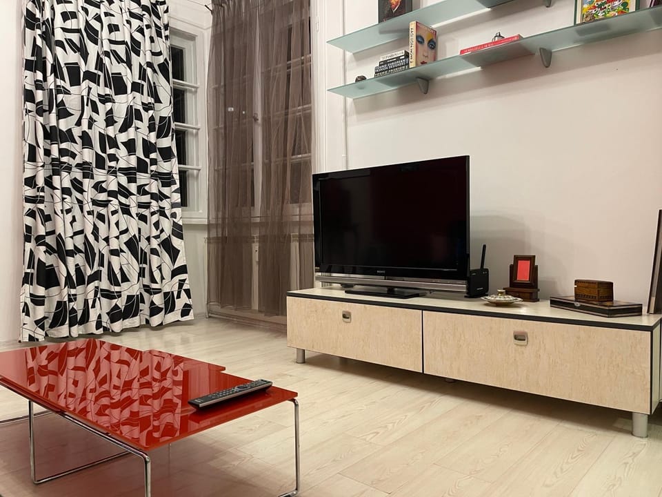 Communal lounge/ TV room, TV and multimedia, Evening entertainment