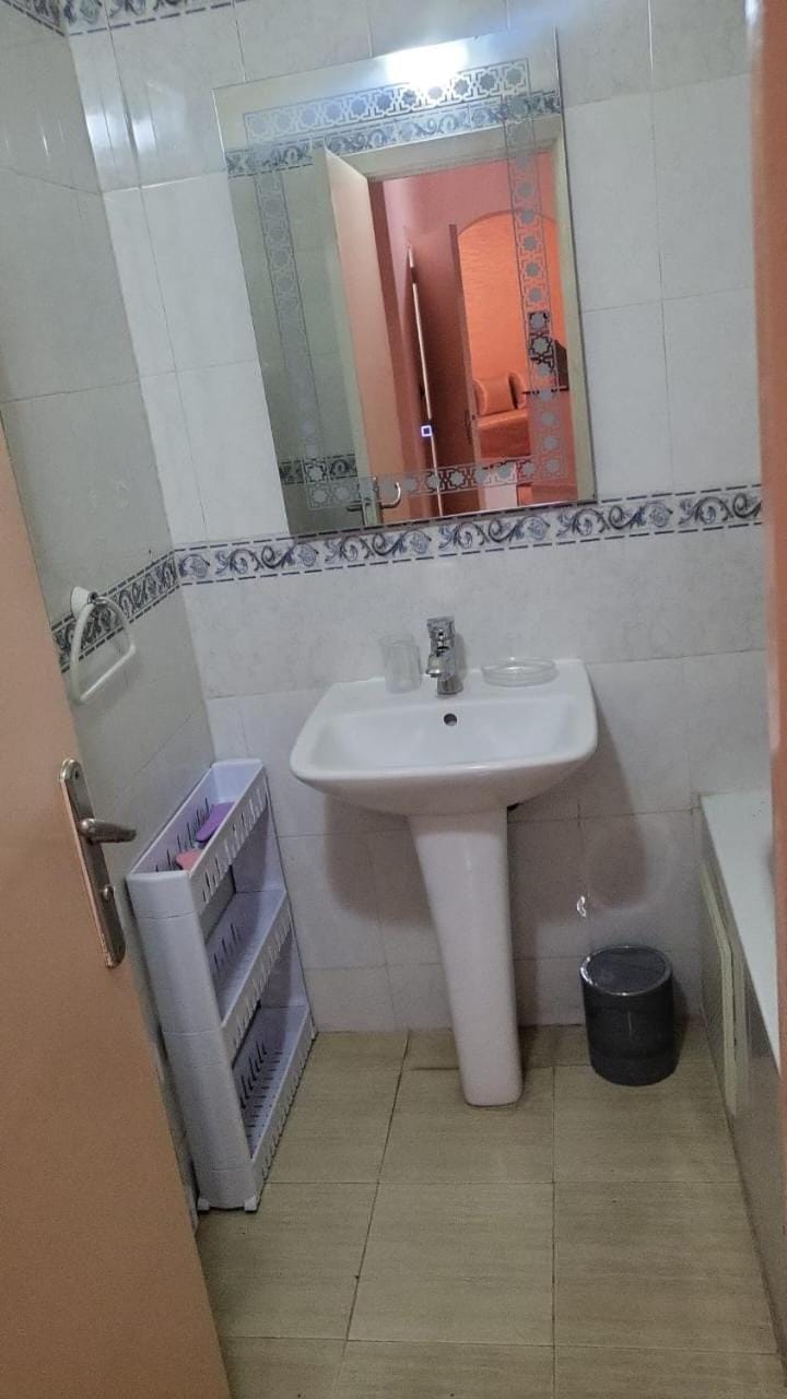 شقة ممتازة باسكان الشعبي طريق مهدية تتوفر على جميع وسائل الراحة Apartment in Rabat-Salé-Kénitra