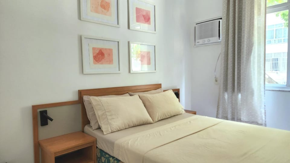 Bed, Bedroom, air conditioner