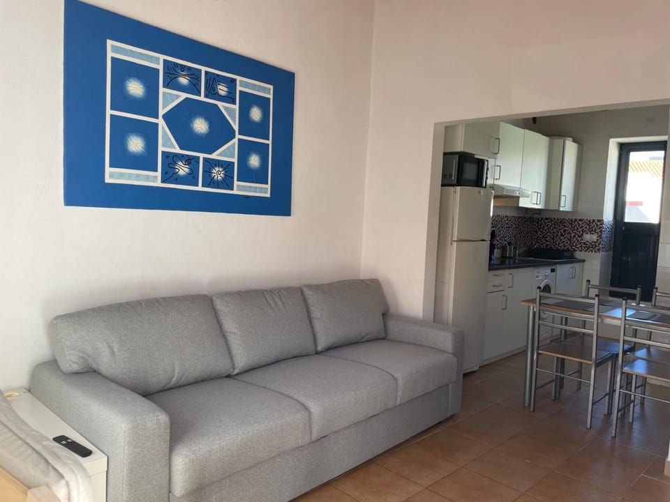 Communal lounge/ TV room, TV and multimedia, Kitchen or kitchenette, Living room, Seating area, Dining area