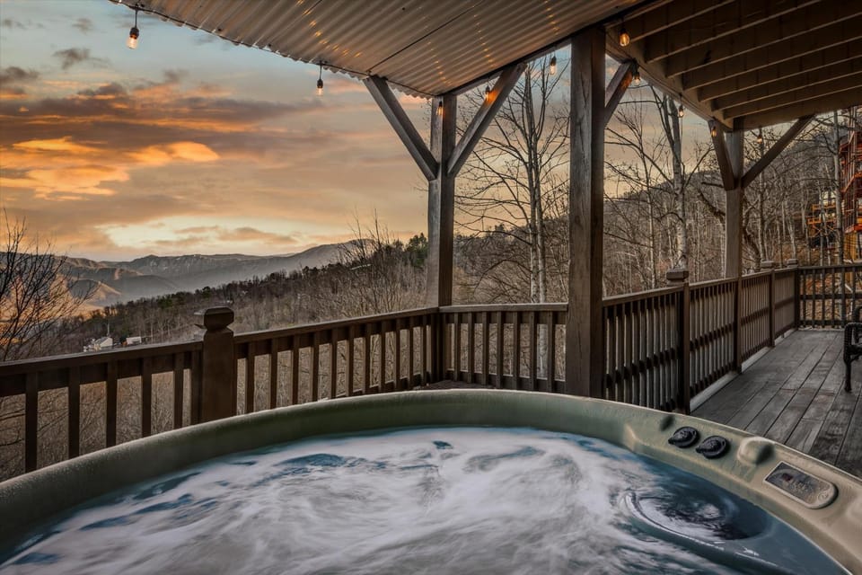 Chateau LeConte Chalet in Chalet Village