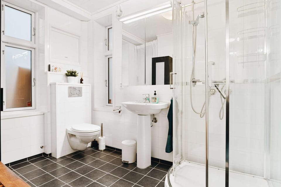 Dinbnb Home - History meets Modern I 3-Story Bergen House House in Bergen