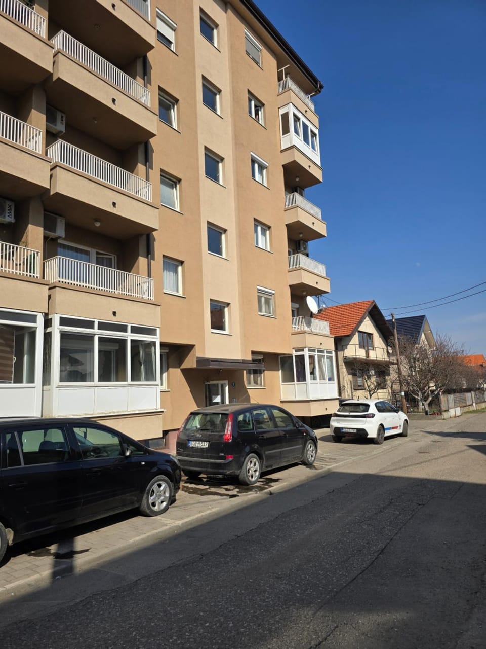 Property building, Neighbourhood, Street view, Parking