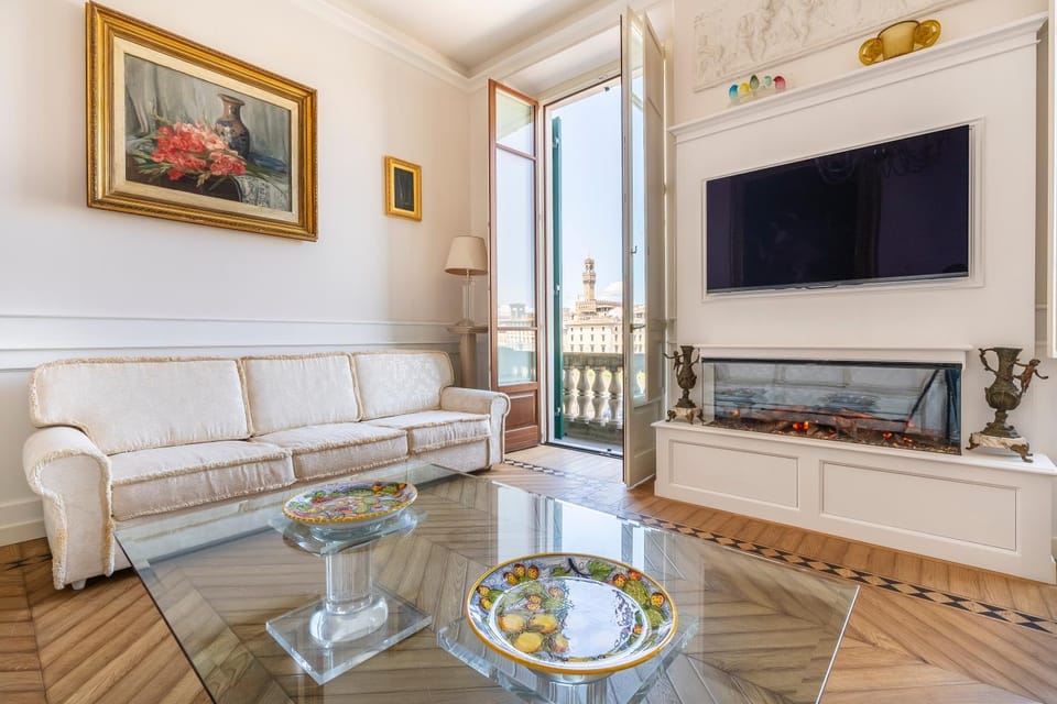 Communal lounge/ TV room, TV and multimedia, Living room, Decorative detail, Seating area, Evening entertainment