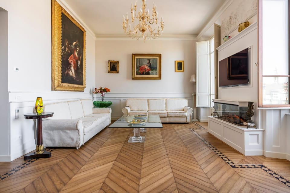 TV and multimedia, Living room, Decorative detail, Seating area