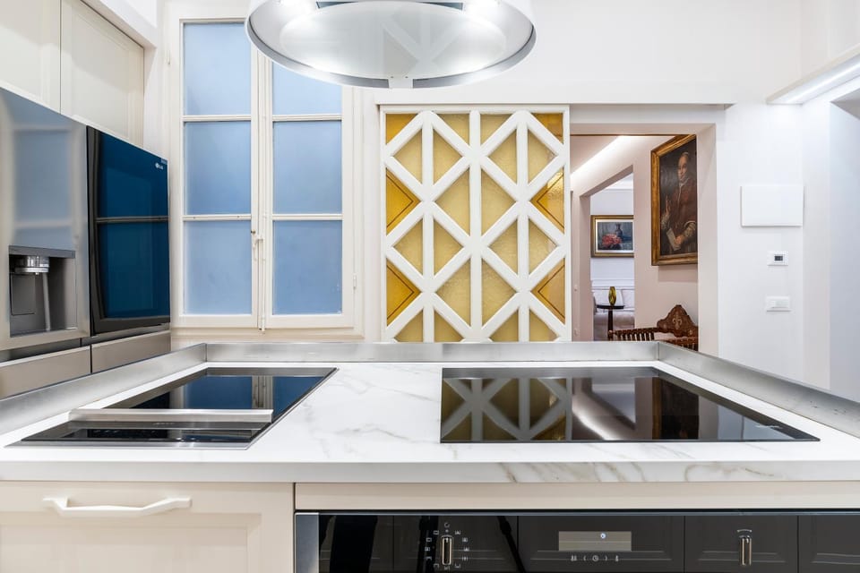 Kitchen or kitchenette, dishwasher, minibar, oven, stove