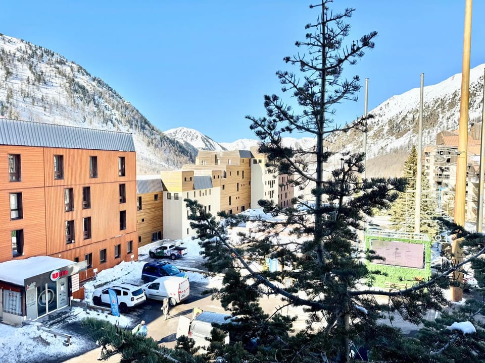 Property building, Natural landscape, Mountain view