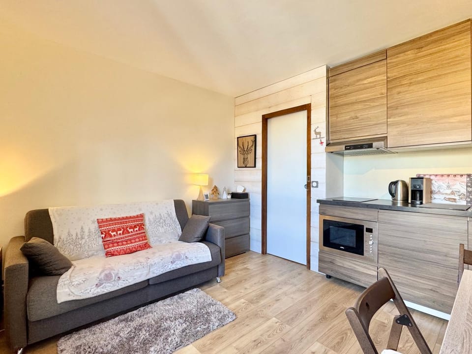 Coffee/tea facilities, Kitchen or kitchenette, Living room, Dining area, oven, stove