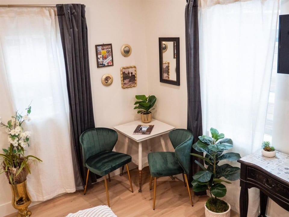 Downtown Boise Sunset Ave Romantic Private Suite Apartment in Boise
