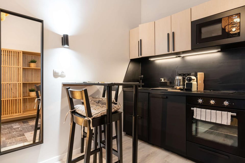 Coffee/tea facilities, Kitchen or kitchenette, oven