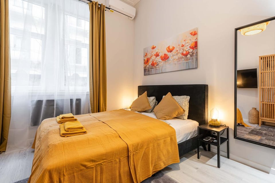 Bed, Bedroom, air conditioner