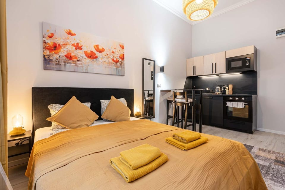 Bed, Kitchen or kitchenette, Photo of the whole room, Bedroom
