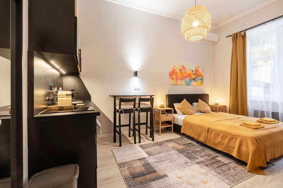 Bed, Living room, Photo of the whole room, Seating area