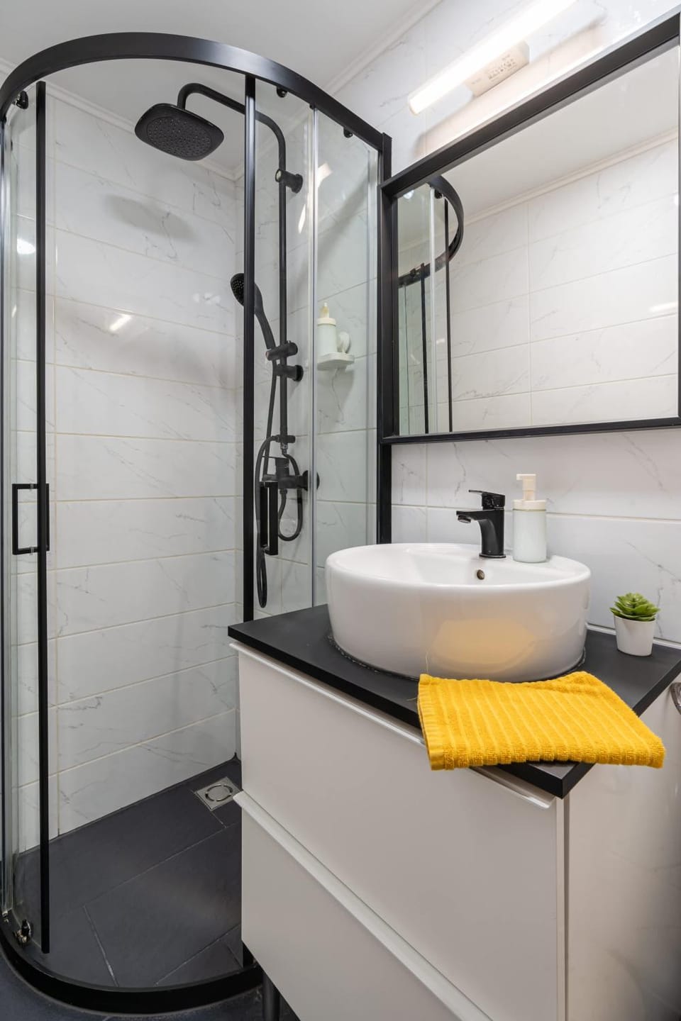 Shower, Bathroom, towels