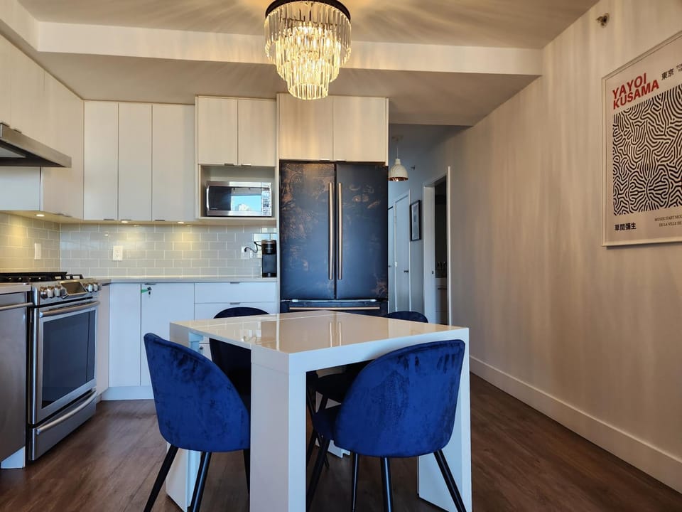 Kitchen or kitchenette, Dining area, oven, stove