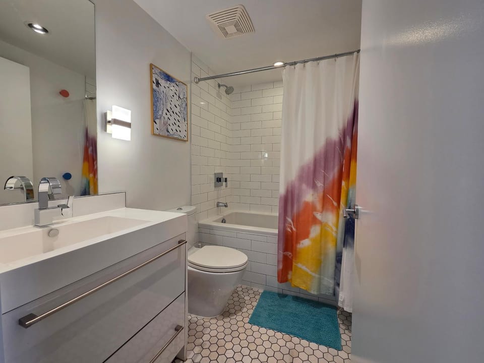 Shower, Toilet, Bathroom, Bath, towels