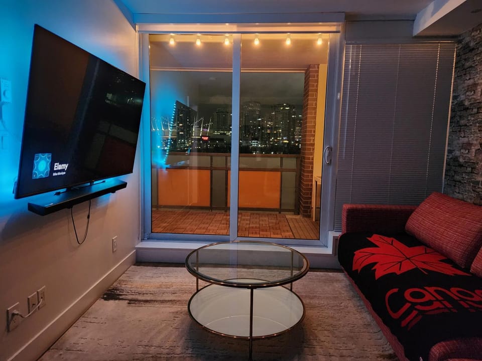Night, TV and multimedia, Living room, Seating area, Evening entertainment