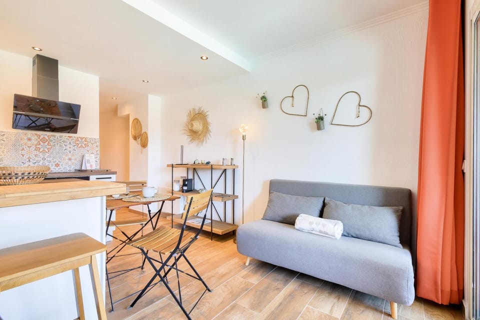 Bed, Living room, kitchen