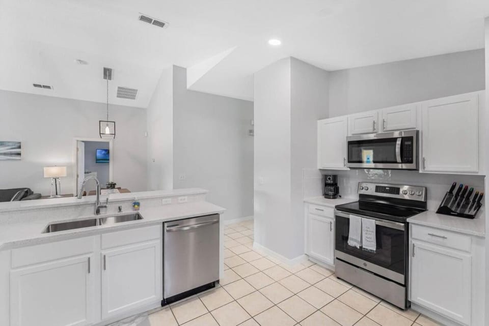 958 Sandy Ridge Drive Davenport 4 Beds Villa in Loughman