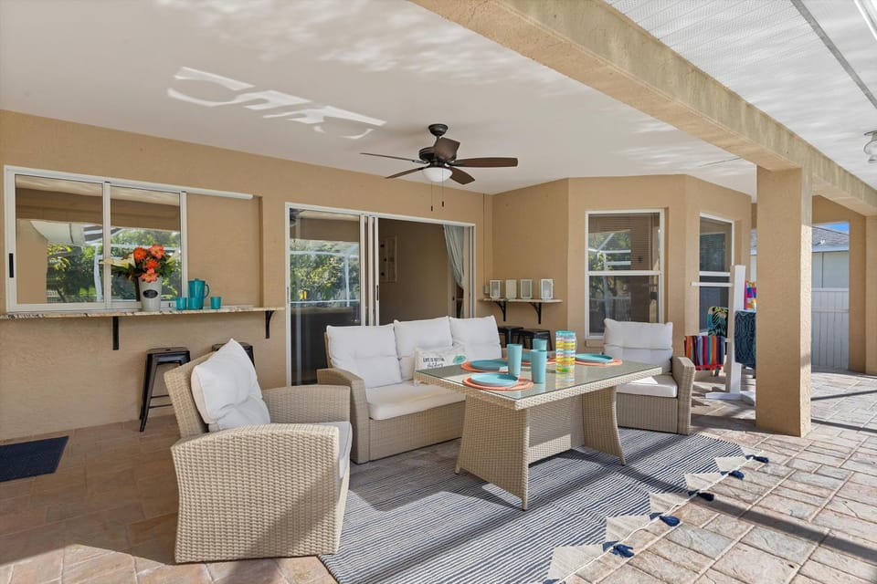 Pet & family friendly villa w/bikes, ping pong table & fenced yard! Villa Avery - SWFL Rentals Villa in Cape Coral