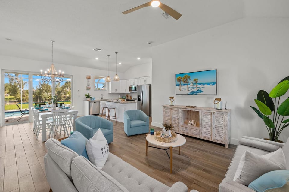 4BR water view villa w/hot tub & pack & play! Villa Cape Vida - SWFL Rentals Villa in Cape Coral