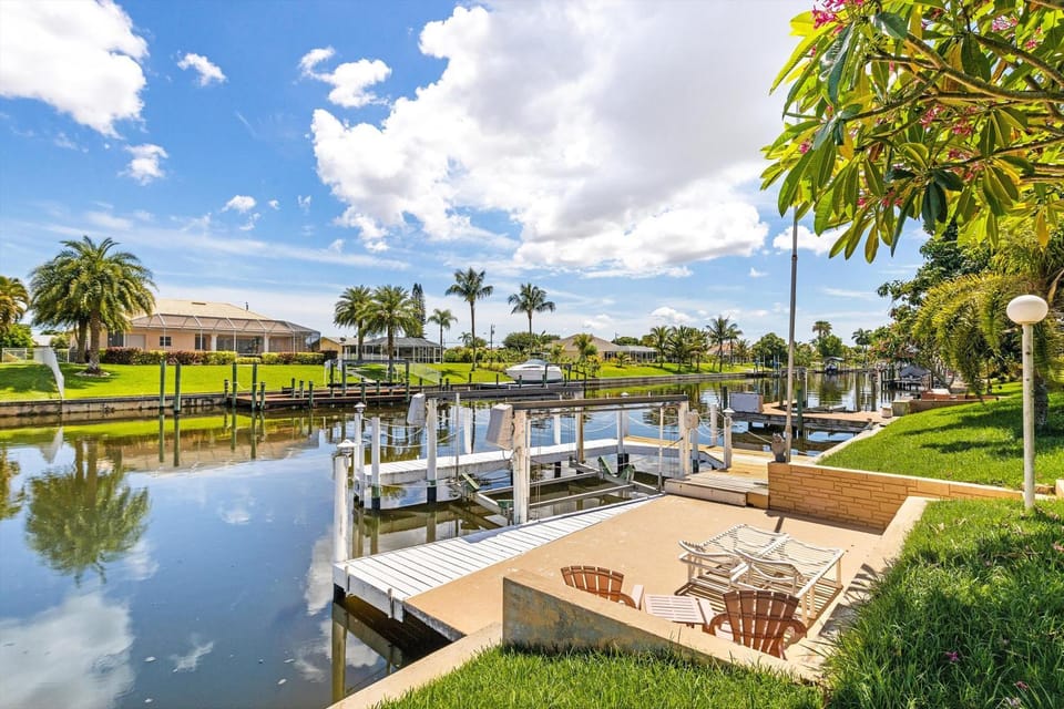 Family-friendly w/bikes, elec heated pool & gulf access! Villa Aqua Sonne Oasis - SWFL Rentals Villa in Cape Coral
