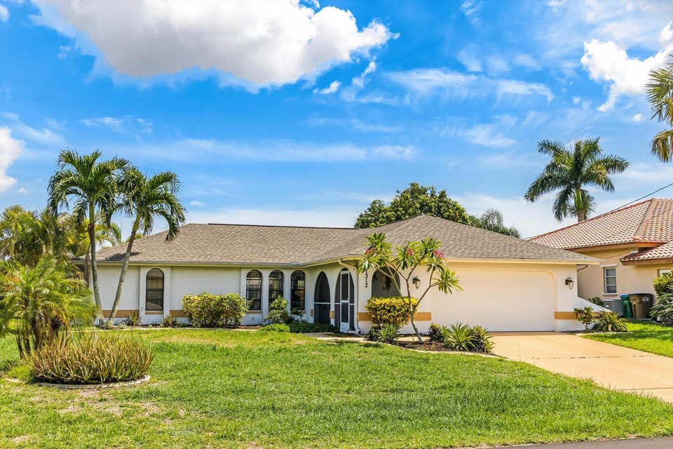 Family-friendly w/bikes, elec heated pool & gulf access! Villa Aqua Sonne Oasis - SWFL Rentals Villa in Cape Coral