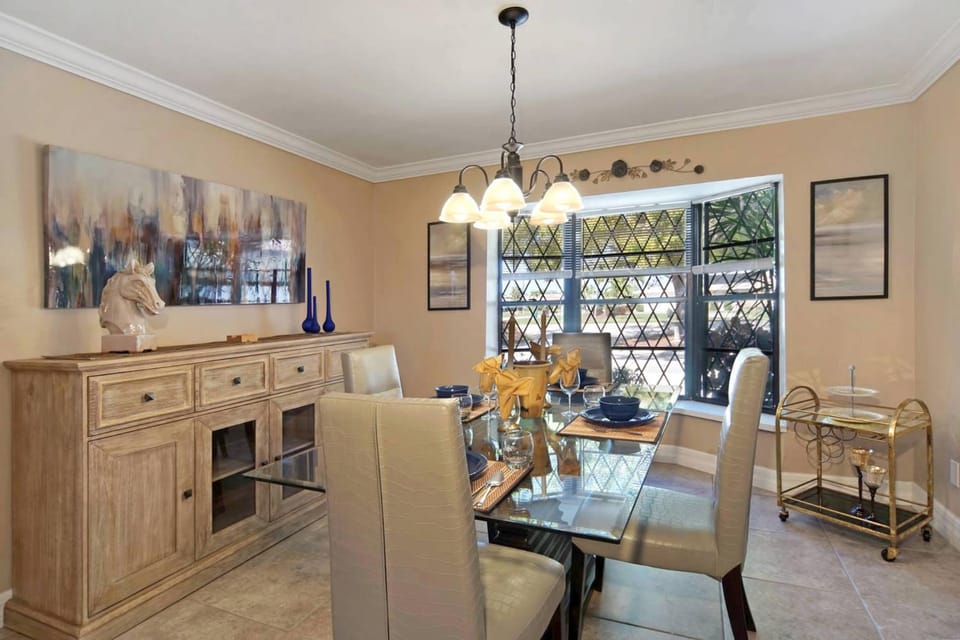 Pet friendly, direct gulf access & pool table! Villa Connie - SWFL Rentals Villa in Cape Coral