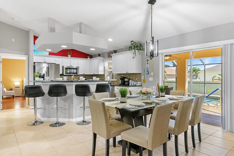 Private villa w/electric heated pool in quiet neighborhood! Villa Blanca - SWFL Rentals Villa in Cape Coral