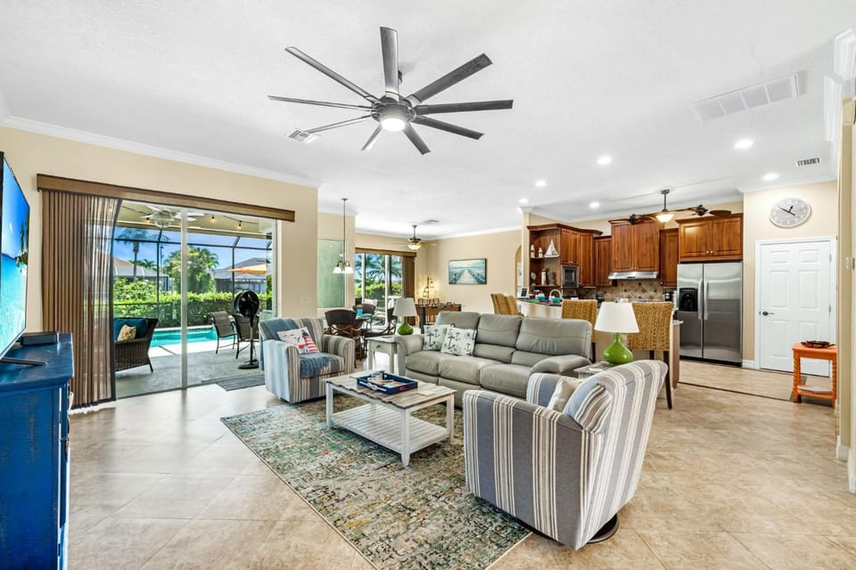 Gulf access villa w/hot tub & baby pool fence! Great for families! Villa Cecilia - SWFL Rentals Villa in Cape Coral