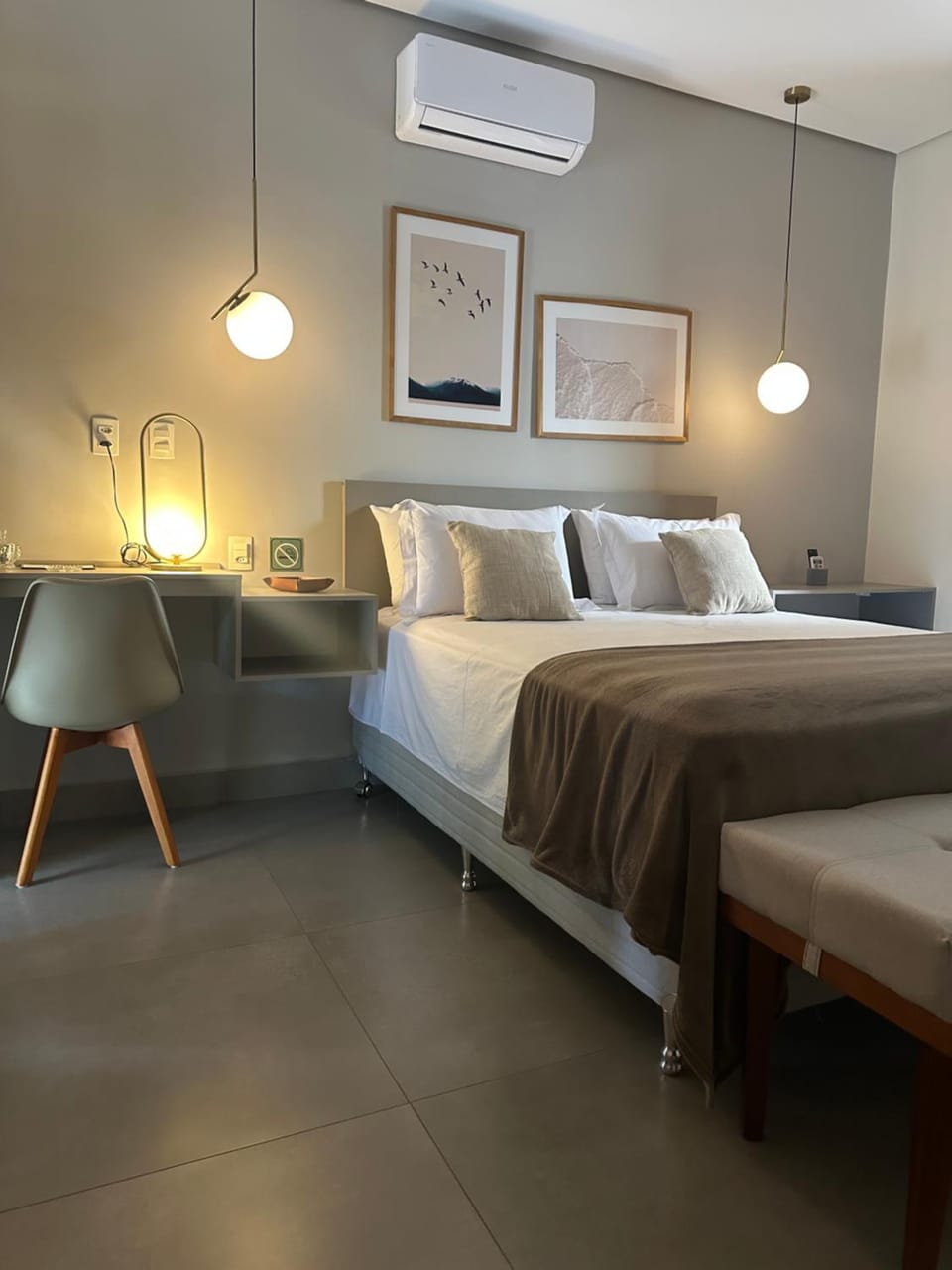 Bed, Photo of the whole room, air conditioner