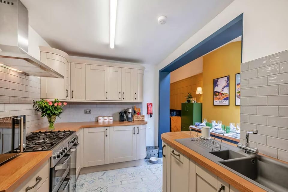 Kitchen or kitchenette, dishwasher, oven, pet friendly, stove