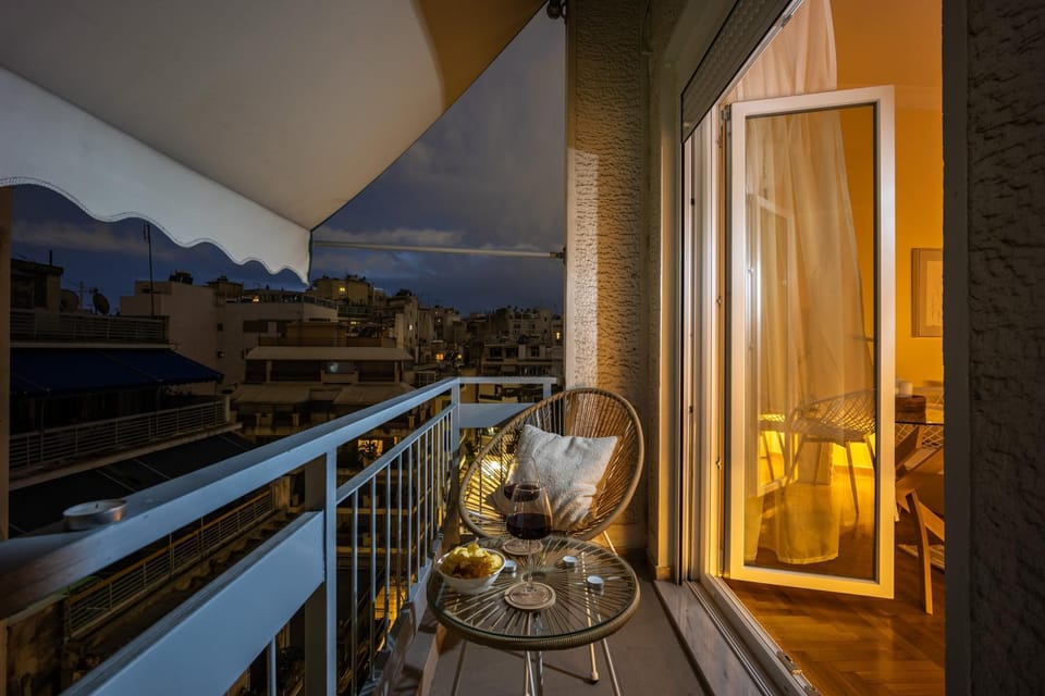 Patio, Night, View (from property/room), Balcony/Terrace, Seating area, Alcoholic drinks