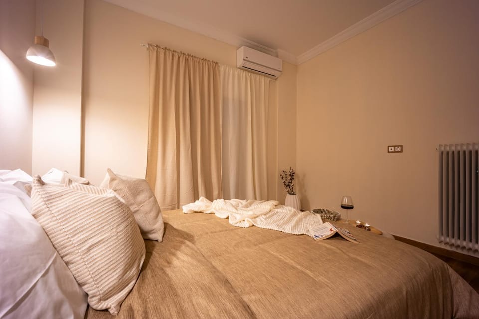 Bed, Photo of the whole room, Bedroom, air conditioner