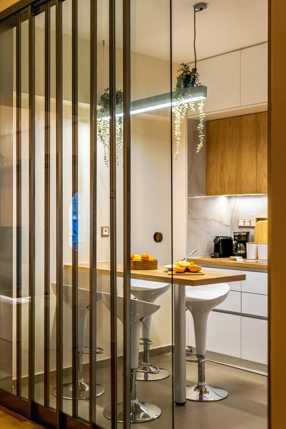 Kitchen or kitchenette, Dining area