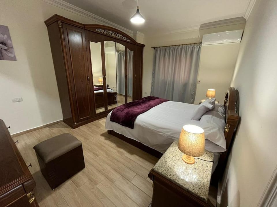 Stylish apartment steps from AUC families only Apartment in New Cairo City