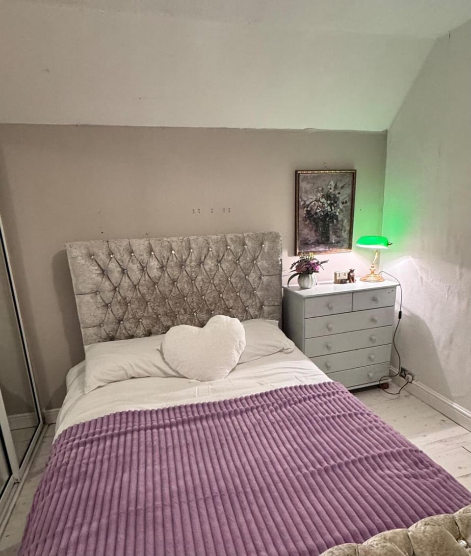 Bright 3 bedroom house with private garden near Edinburgh - Woodside home House in Scotland