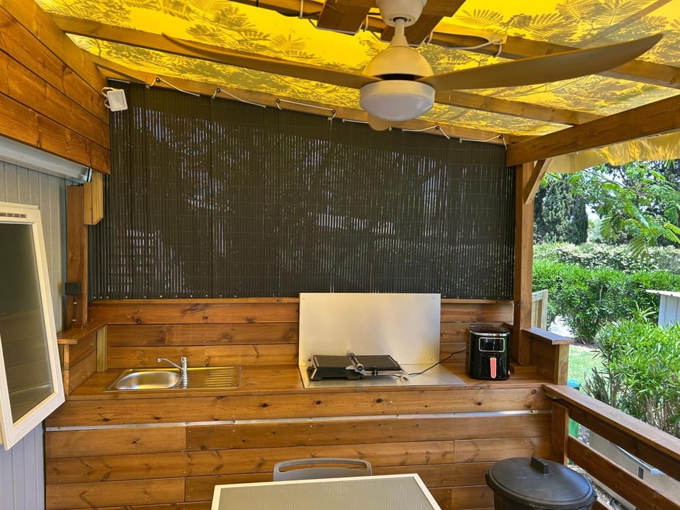Mobile home sirène luxe Camping le Bosc 4 étoiles 3 chambres Campground/ 
RV Resort in Saint-Cyprien