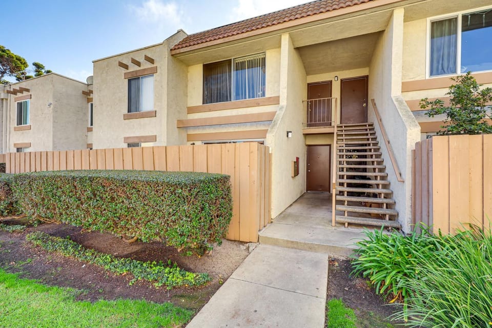 2 Mi to Beaches: Condo w/ Patio in Port Hueneme! House in Port Hueneme