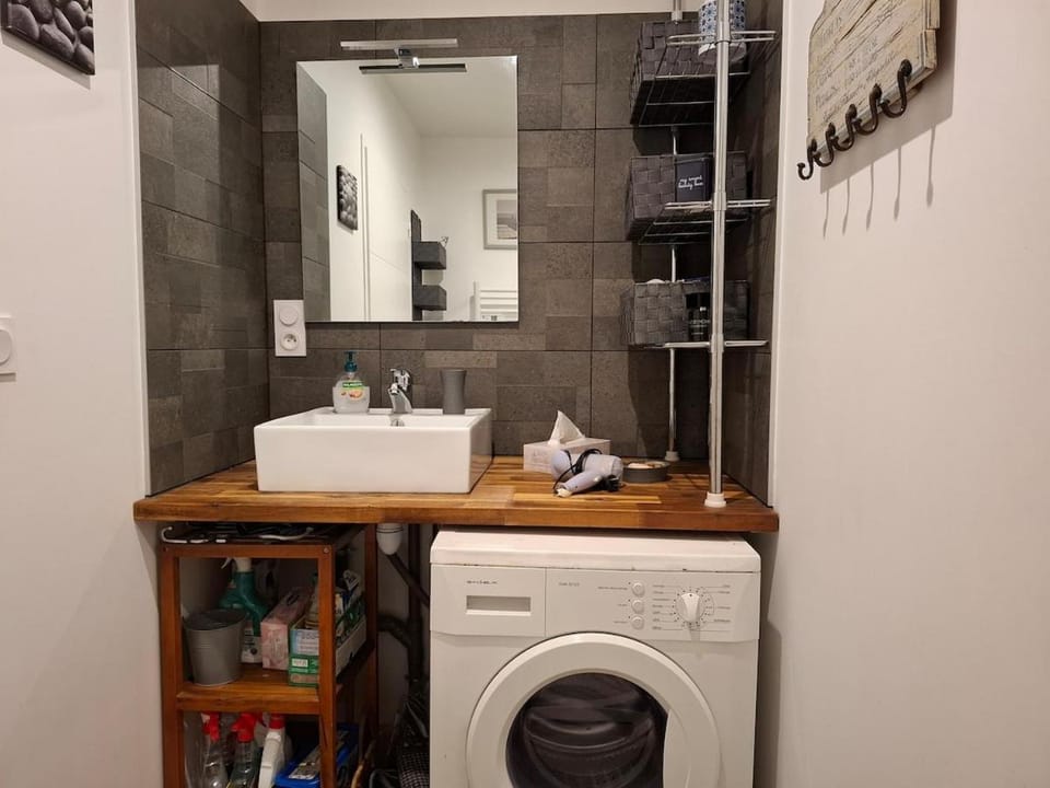 Shower, Bathroom, hair dryier, heating, washing machine