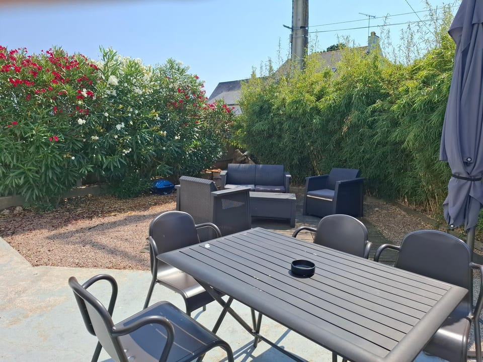 Patio, Day, Garden, Balcony/Terrace, Garden view