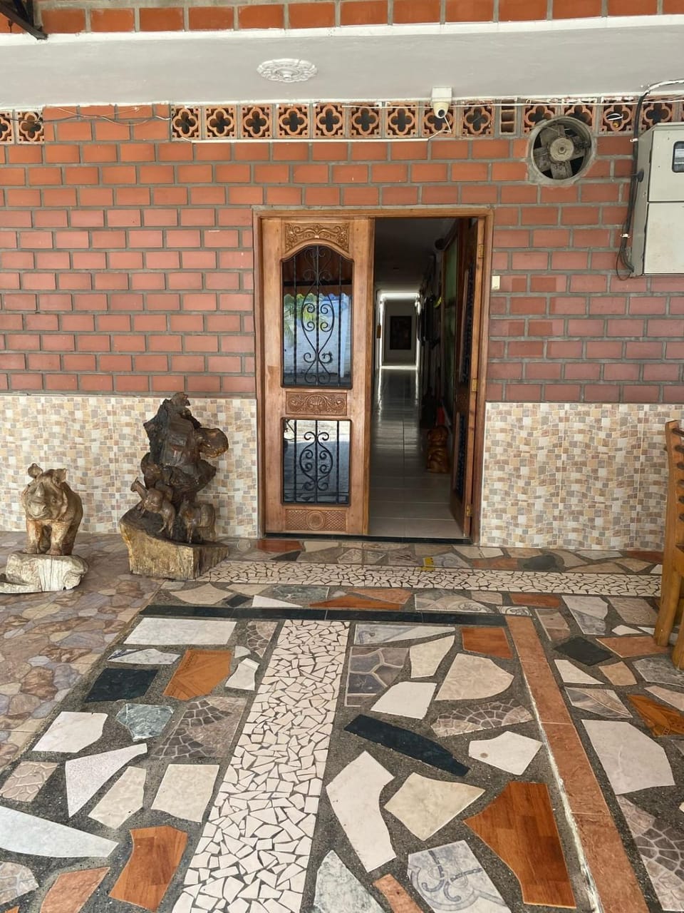 Facade/entrance